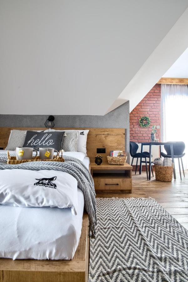 Wolfpack Guest House เบียลกาตัทร์ชันสกา ภายนอก รูปภาพ
