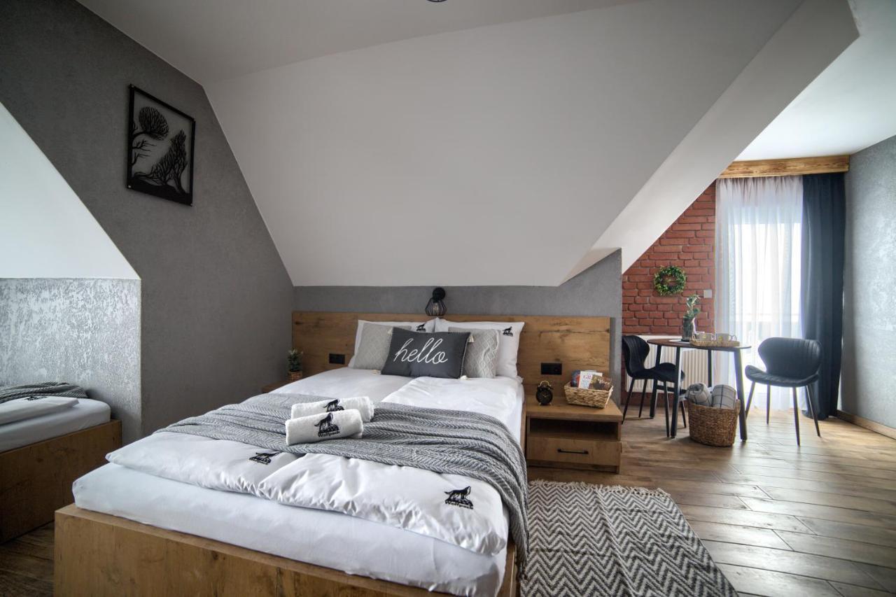 Wolfpack Guest House เบียลกาตัทร์ชันสกา ภายนอก รูปภาพ