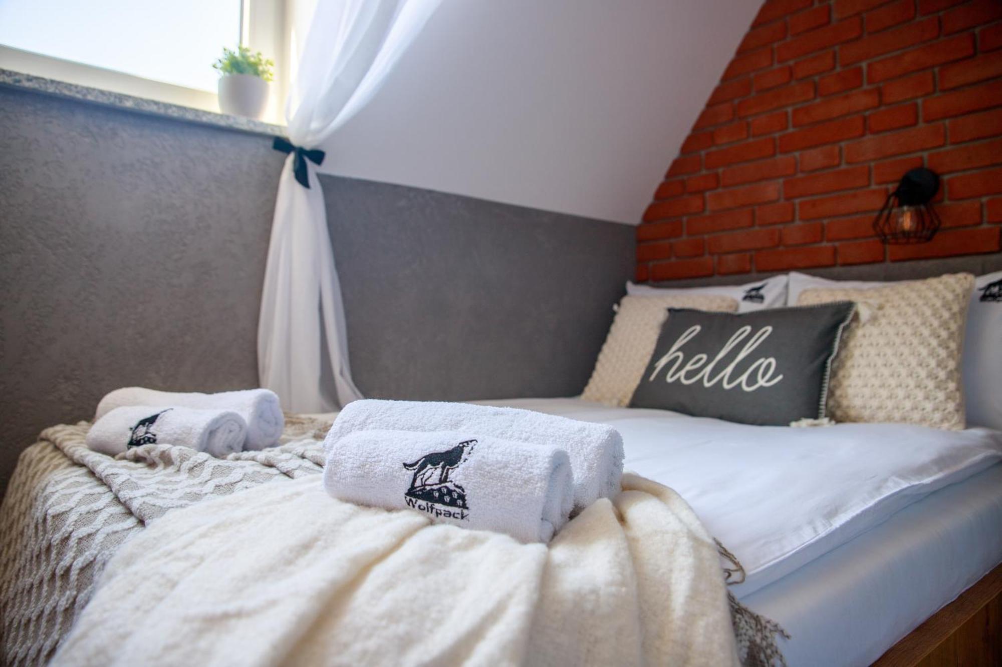 Wolfpack Guest House เบียลกาตัทร์ชันสกา ภายนอก รูปภาพ